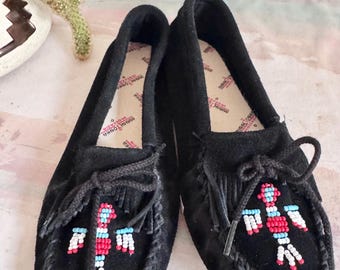 Minnetonka Thunderbird Animikii Moccasin Flat. Size 9.