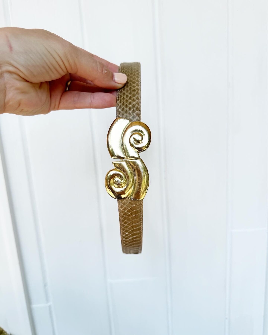 Vintage Tan Medium Genuine Snakeskin Belt With Gold Clasps  display picture 3