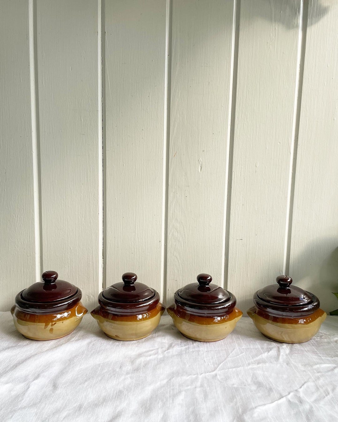 Set of 4 Vintage 3 Toned Brown Stoneware Soup Crocks With Lids and