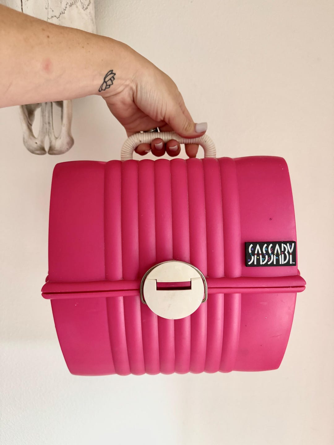 Vintage 90's SASSABY Hot Pink Model #103 Deluxe Plus Cosmetic