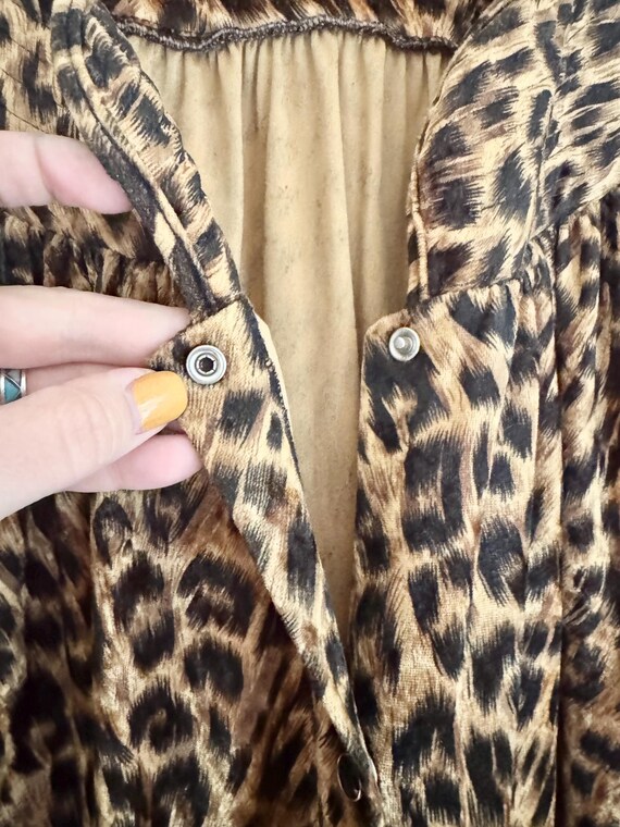 Vintage Simply Basic Leopard Print Soft Velvet Ho… - image 4
