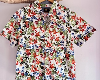 Vintage Men’s Lee Large Tropical Flower Button Down Shirt. Men’s Vacation Summer Shirt.