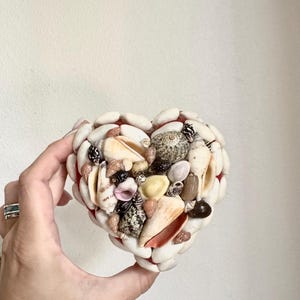 Vintage Seashell Covered Heart Shaped Trinket Jewelry Box. Red Liner.