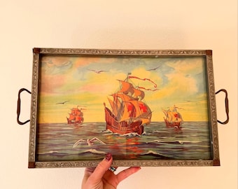 Bandeja de servicio de metal vintage, marco con fondo de cristal, litografía de barcos, temática náutica, Niña, Pinta, Santa María, marinero, océano, Colón.