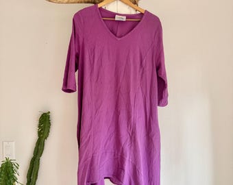 Petite robe en coton Dunes mauve/magenta. Robe fluide de vacances tropicales Beachy. Occasion. L : 36,5 po.