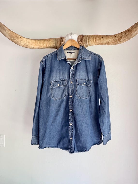 Banana Republic, Light-blue vintage Banana Republic denim long-sleeve button-down shirt with dual chest flap pockets. Jean men’s. Pre owned.