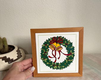 1980’s Vintage Christmas Trivet / Vintage Christmas Hot Plates. Holly and Bells Trivet. Christmas dinner. Table Decor.