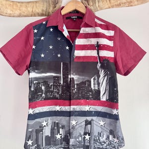 Carbon Mens Small Slim Fit Buttonfront Shortsleeve Shirt. NYC. America. Statue of Liberty. Independence Day.