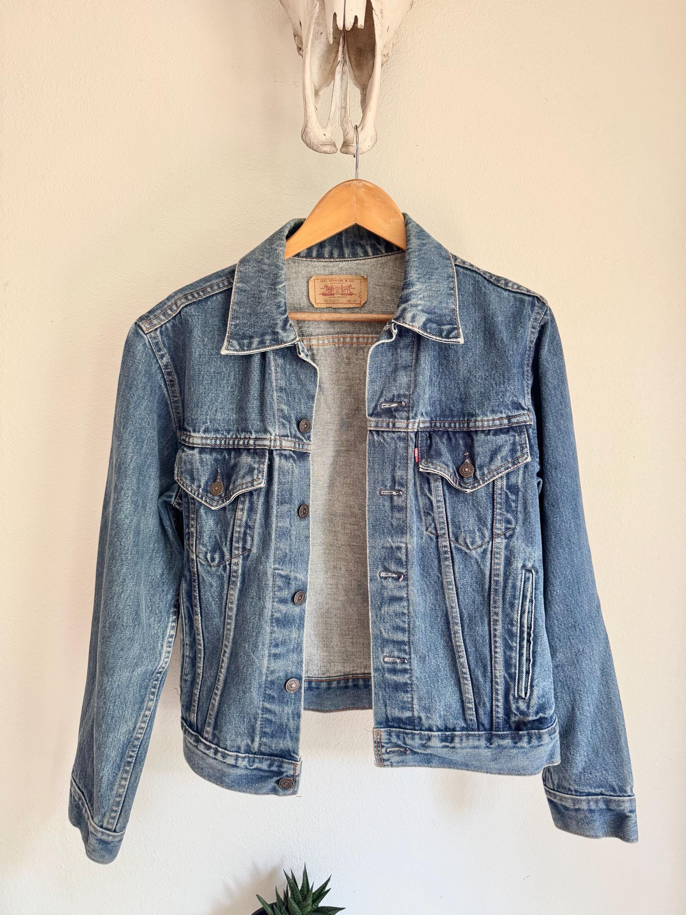 Vintage 80-90's LEVIS Distressed Trucker Jacket 70506 0216 Denim