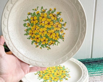 Homer Laughlin Sandstone Speckled Yellow Floral Sided Dinner Plate