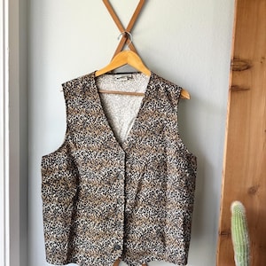 Notations 90’s Woman’s Clothing Co. Leopard Print Vest. 2X Leopard Polyester/Spandex Button Down Cheetah Vest.