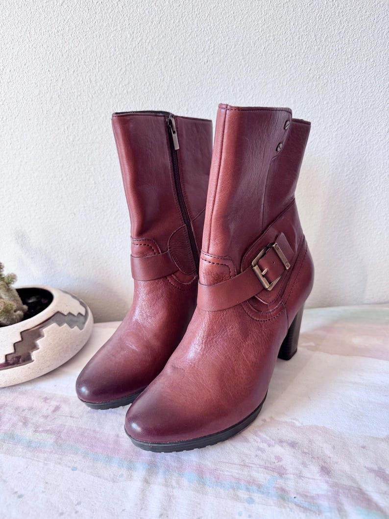 Clarks Indigo Lida Sayer Leather Side Zip Heeled Ankle Boots 64504 Womens 9.5 M. Pre owned. image 5