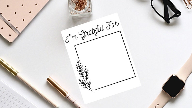 Puede incluir: Una p&aacute;gina de diario de gratitud imprimible con el texto "Estoy agradecido por" y un espacio en blanco para escribir. La p&aacute;gina est&aacute; decorada con un dise&ntilde;o floral simple.