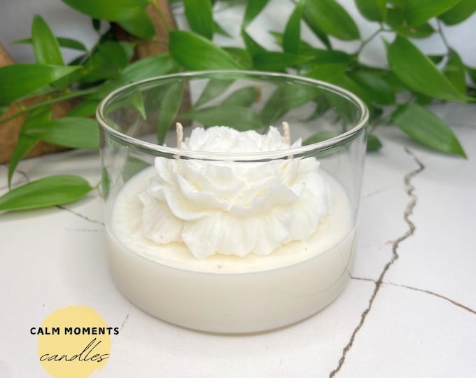Handcrafted Elegance: Vanilla Sandalwood Scented Soy Candle with Peony Blossoms