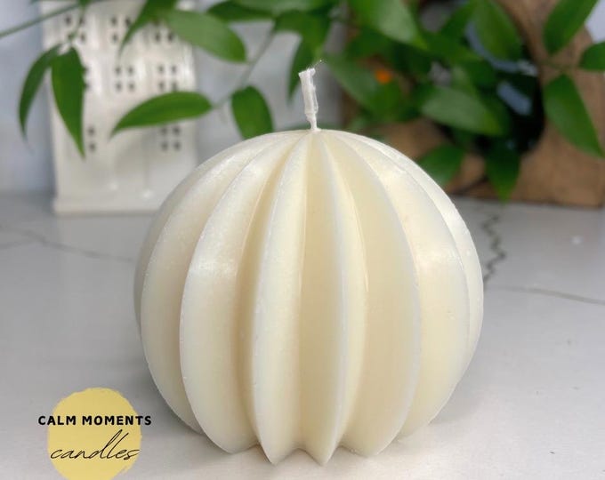 Elegant Ribbed Soy Wax Pillar Candle: 12 Scents Aromatherapy Decor for the Eco-Conscious Home