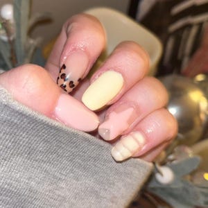 Unhas de gel personalizadas feitas à mão