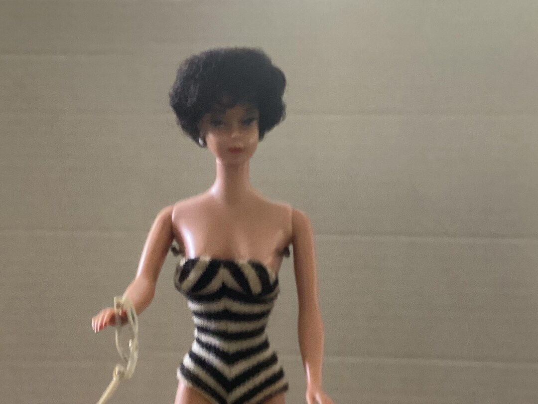 Poupée Barbie Bubble Cut 1959 Avec Boîte D'origine + Piédestal - Vintage Mattel Japon