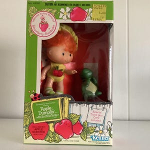 Apple Dumplin with Tea Time Turtle, Strawberry Shortcake friend, 5.5” doll, vintage Kenner 43050