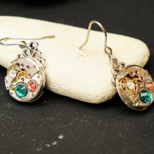 Boucles d'oreilles Anciens mouvements de Montres des années 50 et Swarovski turquoise, saumon et diamant image 1