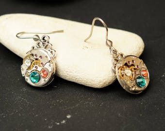 Boucles d'oreilles Anciens mouvements de Montres des années 50 et Swarovski turquoise, saumon et diamant