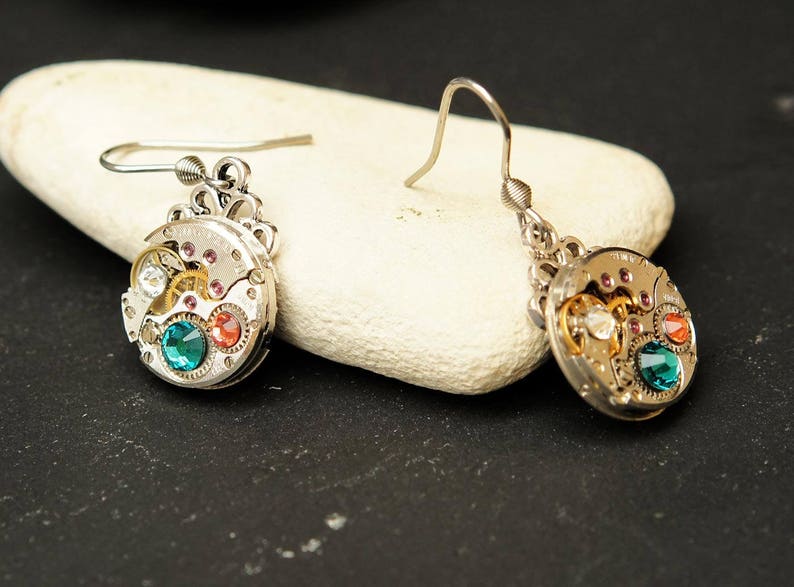 Boucles d'oreilles Anciens mouvements de Montres des années 50 et Swarovski turquoise, saumon et diamant image 1