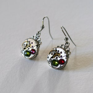 Boucles d'oreilles Anciens mouvements de Montres des années 50 Swarovski vert et rouge image 1