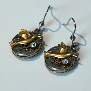 Boucles d'oreilles Anciens mouvements de Montres et charms oiseaux colibris dorés et Swarovski diamant image 3