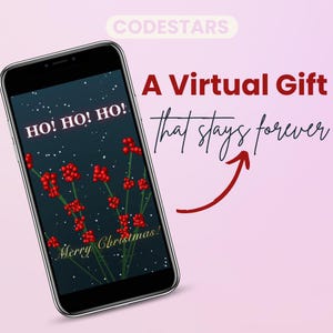 Op de afbeelding: Een smartphone toont een kerstafbeelding met rode bessen en de tekst "HO! HO! HO!" en "Merry Christmas!". De woorden "A Virtual Gift that stays forever" worden ook weergegeven. De telefoon staat tegen een roze achtergrond.