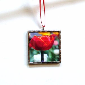 Red tulip flower, photograph ornament framed in stained glass, everlasting flower gift for mom Bild 1