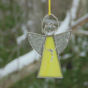 Stained glass angel suncatcher, Christmas ornament, small hanging angel zdjęcie 3