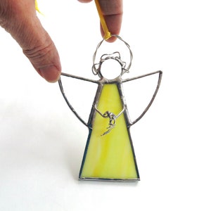 Stained glass angel suncatcher, Christmas ornament, small hanging angel zdjęcie 6