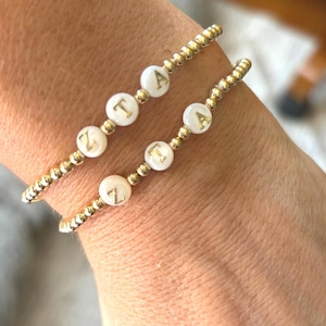 Pulsera apilable bañada en oro con letras de hermandad griega. No se empaña. ¡Un toque personalizado de hermandad! Hecha a pedido.