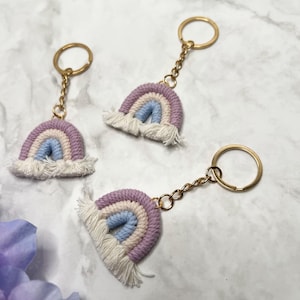 Ciondolo Macramè Arcobaleno - Portachiavi arcobaleno - Portachiavi Boho - Portachiavi arcobaleno fatto a mano - Portachiavi con nappa