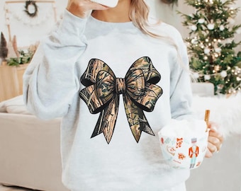 Camo Bow Shirt Women, Camouflage Hunting Tee, Girly Camo Shirt, Country Girl Outfit, Outdoor Graphic Tee, Trendy Western Aesthetic Top