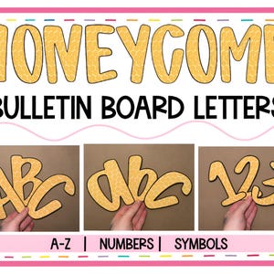 Peut inclure: Un ensemble de lettres, chiffres et symboles pour tableau d'affichage avec un motif en nid d'abeille jaune. Le texte HONEYCOMB BULLETIN BOARD LETTERS figure en haut, et A-Z | NUMBERS | SYMBOLS en bas. Trois panneaux montrent des lettres et chiffres.