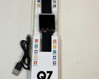 Q7 Smartwatch new in box