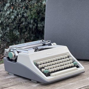 Olympia Typewriter, Collectible Writing Machine, Working Vintage Typing machine, for Deco and Use, Special Gift, Home Decor