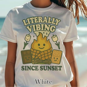 T-shirt Chill Vibes, t-shirt littéralement vibrant, chemise graphique unisexe, haut smores, t-shirt feu de camp, cadeaux pour lui, cadeau pour elle, cadeau pour amis