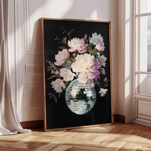 Zilveren discobal met bloemenprint, maximalistisch bloemenschilderij, trendy preppy print spiegelbol, humeurige bloemenprint, afdrukbare muurkunst