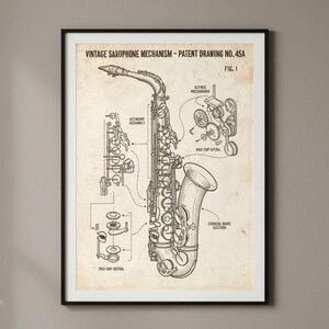 以下が含まれることがあります： 額装されたヴィンテージサックス機構の特許図面。白黒のイラストは、楽器の部品と組み立てを示しており、「VINTAGE SAXOPHONE MECHANISM - PATENT DRAWING NO. 45A」と「FIG. 1」というテキストがあります。アートワークはニュートラルな背景に表示されます。