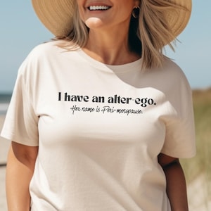 Tengo un alter ego. Se llama Perimenopausia. Camiseta divertida, camiseta atrevida con humor para mujeres, regalo para la perimenopausia, top para el Día de la Madre.