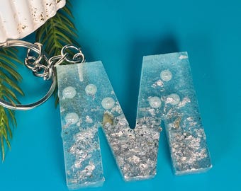 Portachiavi personalizzato con iniziale, ciondolo a lettera in resina, glitter, tema oceano, accessorio da spiaggia, cerniera, turchese, blu, conchiglia, monogramma glamour