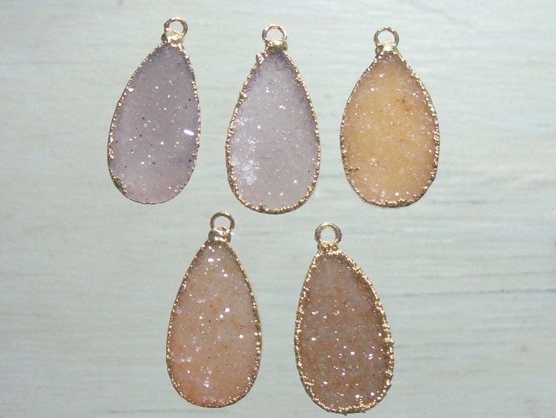 Sale 15/% Natural Light Lavender Agate Druzy Drusy Crystal Quartz 30x15mm Druzy Tear Drop Gold Electroplated Pendant j26-29