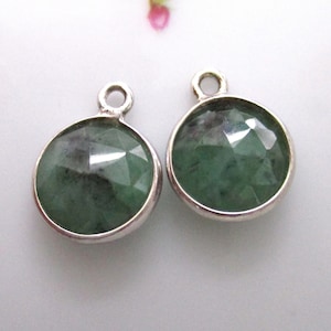 2 pezzi, 12 x 9 mm, pietra da 8 mm, ciondolo con castone in argento sterling con smeraldo naturale fatto a mano, pietra portafortuna di maggio, GS-0411