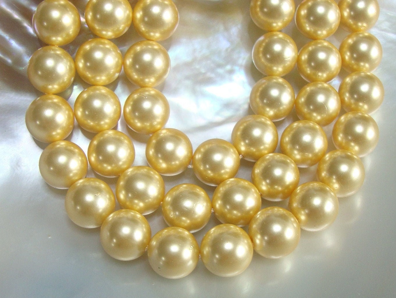 10 Pearls, 10mm Gorgeous Golden Yellow South Sea SHELL Round Pearl