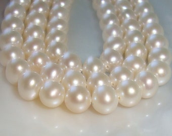 Lustrous Genuine Round Fresh Water Pearls, Creamy White Akoya Look Round Freshwater Pearl, 1/2 Strand, AAA, 5-5.5mm, AAA555
