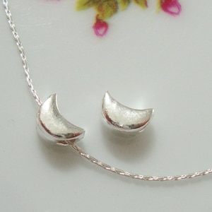 6 pcs, 6x3x2.6mm, Small Crescent Moon Pendant, Minimalist Findings Collection, PC-0139