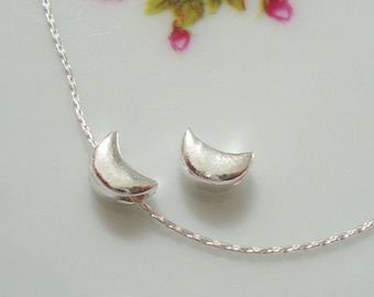 6 pcs, 6x3x2.6mm, Small Crescent Moon Pendant, Minimalist Findings Collection, PC-0139