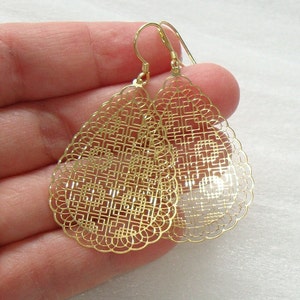 Pendientes de plata de ley bañados en oro de 18 quilates con diseño de encaje, pendientes de lágrima de oro, pendientes de araña de oro de 5 cm, EW-0175