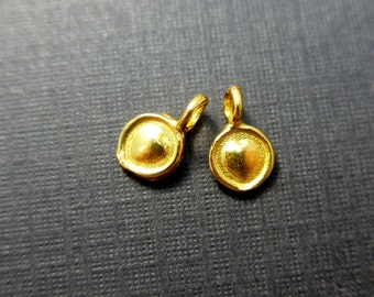 4 piezas, 8 x 5 mm, colgante con medallón de corazón pequeño hecho a mano en plata de ley 925 bañada en oro, PC-0056